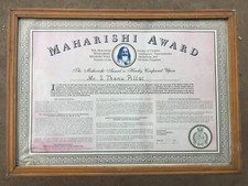 Vintage Old Print Indian Maharishi Award Mahesh Yogi 1984 Wall Decor Collectible picture