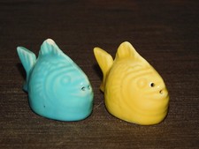 VINTAGE KITCHEN SALT & PEPPER SHAKERS CERAMIC FISH picture