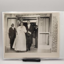 1953 AP Press Photo President Eisenhower First Lady w White House Black Doormen picture