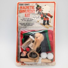 1980 FIBRE-CRAFT MAGNETIC Christmas Ornament Kit #2517 Two Skiiers Shelf Sitters picture