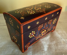 VINTAGE POLISH FOLK ART HINGED, DOMED TRINKET BOX.  Hand painted. picture