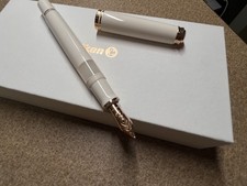 Pelikan Souveran M600 Fountain Pen 14k Rose picture
