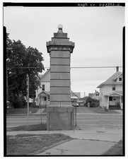 Photo:Endicott NY 1900s Endicott-Johnson Workers Arch Monument Street View picture