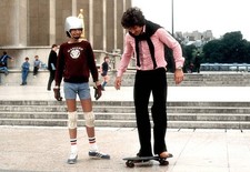 Michael Schanze and young skateboarder on vacation in Paris France 1978 Photo picture