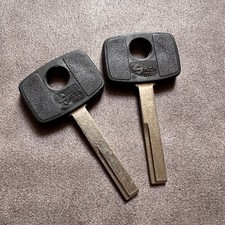 2x SILCA YM27P HOLDEN UNCUT BLANK PLASTIC TOP CAR KEY NOS NEW OLD STOCK picture