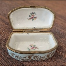 Vintage French Porcelian de Couleuvre Hinged trinket box As-is Project piece picture