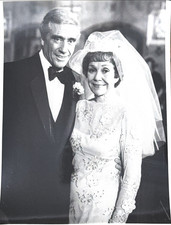 Vintage 1984 CBS Falcon Crest Press Photo Jane Wyman Mel Ferrer picture
