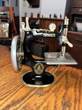 Vintage Singer Model 20 Sew-Handy Child's Toy Sewing Machine Black picture