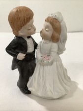 Ceramic Bride And Groom Cake Topper Kissy 4.5” Figure Cute Vintage picture