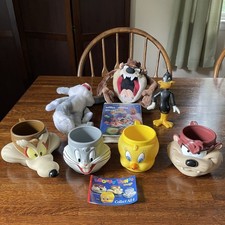 Vintage WB Looney Tunes Lot Mugs 90s KFC Set of 4 Taz Bugs Plush Daffy Fig VHS  picture