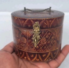 RARE VINTAGE WOODEN HAND MADE HAND PAINT TIKKA BOX ROUND SHAPE COLLECTABLE  picture
