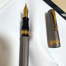 OMAS T2 75th Anniversary Ltd Ed Titanium Fountain Pen 18K M Nib Box picture