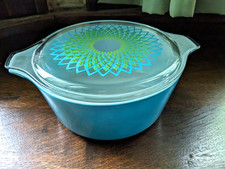 Vintage 1969 Pyrex Spirograph Promotional 2½-qt Round Casserole Dish w/Glass Lid picture