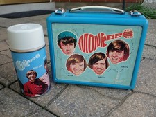 RARE MONKEES PLASTIC LUNCHBOX and THERMOS (1967) - RAYBERT  PRODUCTIONS picture