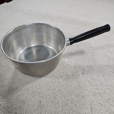 Vintage Wear-Ever 722-1/2 Cast Aluminum 2 Qt Sauce Pan with Lid picture