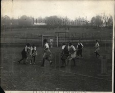 1924 Press Photo Philadelphia field hockey players against Bryn Mawr College picture