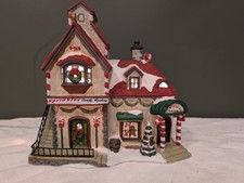 St Nicholas Square Christmas Village Lot 27 Figurines 6 Buildings Lights Tested picture
