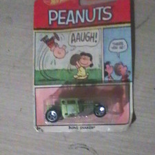 Peanuts Lucy Green Metal Die-Cast Vehicle Comic Card Peanuts Animation Theme picture