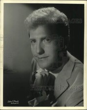 1963 Press Photo Entertainer Bobby Vernon at The office - lrx70555 picture