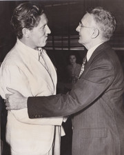 1939 Press Photo Author Dale Carnegie meeting actor Spencer Tracy at MGM Studio picture