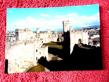 THE CASTLE  AND TOWN OF CAERNARTON   WALES  198Os  COLOUR  POSTCARD [525] picture