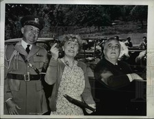 1941 Press Photo Gen and Mrs. Edwin Watson Show Pres Roosevelt Their Estate picture