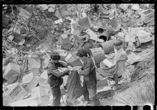 Photo:Ambridge Pennsylvania Children at City Dump 1938 picture