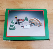 VTG 1991 House of Lloyd Christmas Around the World Village Accessories 6 ct. NEW picture
