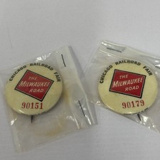2x VTG 1940s Chicago Railroad Fair Milwaukee Road Pinback Button Set 90151 90179 picture
