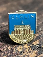 Vintage BERLIN Brandenburg Gate Lapel Pin - Enamel and Gold-toned - Souvenir picture