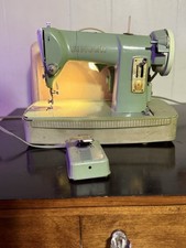 Vintage Singer 185K Sewing Machine Green Cat. # RFJ8-8 W/ Case Tested picture