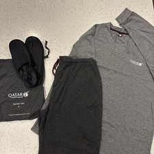 New Qatar Airways Business Class Pajama Set & Slippers Unisex (L or M) NEW picture