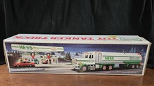 1990 hess toy tanker truck NIB picture
