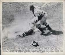 1949 Press Photo Tom Holmes Red Sox Scores Run 7th Inning Bob Sheffing Cubs MLB picture