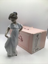 Nao By Lladro Figurine How Pretty Original Box picture