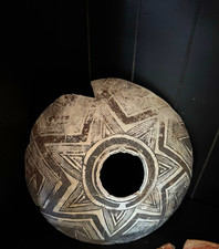 Prehistoric Anasazi, black and white Olla top picture