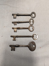 Vintage Metal Skeleton Keys Set of 5 picture
