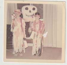 VINTAGE PHOTO/SNAPSHOT: KIDS IN HOMEMADE HOBO HALLOWEEN COSTUMES picture