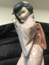 Lladro #4990 Porcelain Shy Geisha with fan *Retired* picture