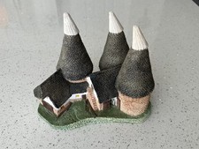 David Winter Triple Oast,  mould one re-release RARE picture