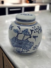 Festcool Antique Style Blue and White Porcelain Ceramic Covered GingerJar Vas... picture