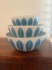 RARE VINTAGE CATHRINE HOLM BLUE ON WHITE ENAMELWARE LOTUS BOWLS SET OF 3 picture