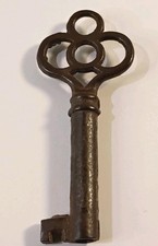 Antique Skeleton Key Clover Shape Old 2” Hollow Barrel Key Cool Antique Stuff    picture