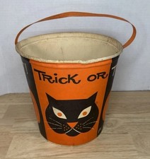 Vintage Halloween Large Trick or Treat Candy Tub Lily-Tulip Cup Corp. ca. 1960s picture