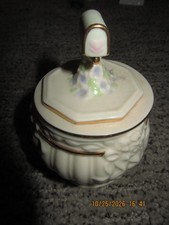 LENOX CHINA TREASURES COLLECTION FRIENDSHIP TRINKET BOX PORCELAIN GOLD TRIM picture