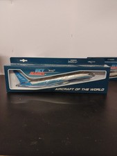 Skymarks US Boeing House 787-8 1/200 w/Spinning Engines Scale Model SKR187 picture