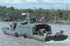 Vietnam War Photo -- US Soldiers - River Gun Boat .. picture