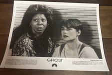 1990 Press Photo Actresses Demi Moore and Whoopi Goldberg star in 