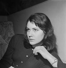 British actress Caroline Mortimer posing for a picture on February- Old Photo picture