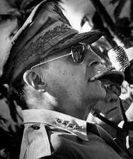 General Douglas MacArthur beachhead Leyte Island 8